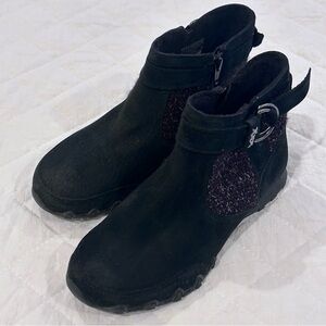 NWOT Skechers Womens Size 5 Bikers Lite High-Grade Suede Sweater Knit Ankle Boot